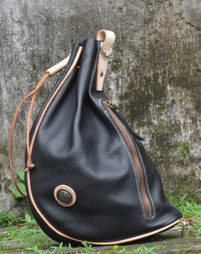 在庫あり　黒イタリアンレザーメンズ 牛革本革 斜めがけ レザー ショルダーバッグ 鞄カバン