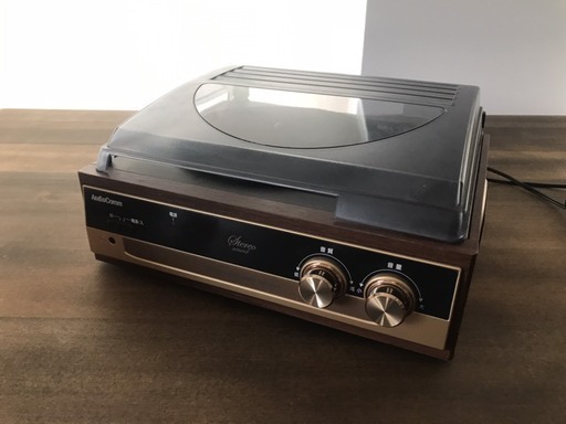 アンティーク風のレコードプレーヤー