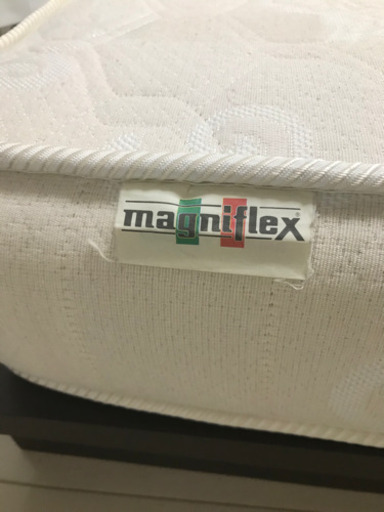 マニフレックス セミダブルベッド