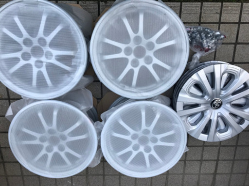値下げ❗️ほぼ新品！トヨタ純正新型プリウスアルミホイール　ホイールカバー
