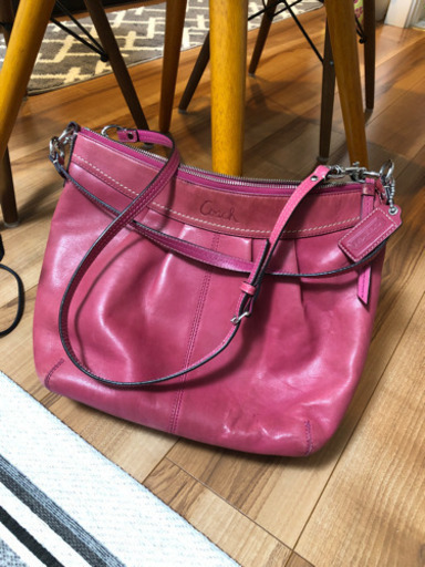 コーチのショルダーバッグを格安でお譲りします①
