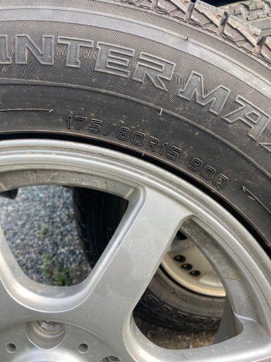 スタッドレスタイヤ　売ります