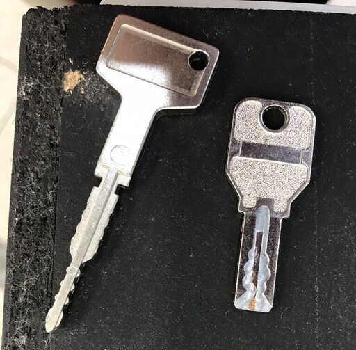 【引取限定】KPE マジカルハロウィン3 スロット台 不要機 台鍵・設定キー付 5号機 ART機【小倉南区葛原東】