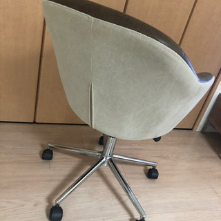 都立大学まで取りに来てくれる方限定　合皮の椅子の画像