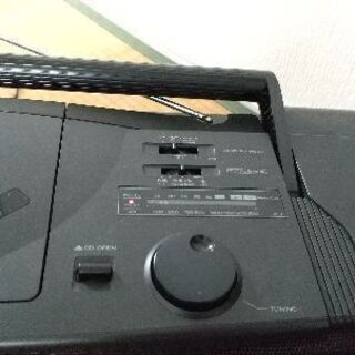 ダブルカセット  +  ラジオ  +  CD(一体型)の画像