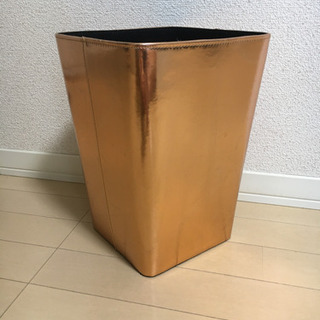 ゴールドのゴミ箱