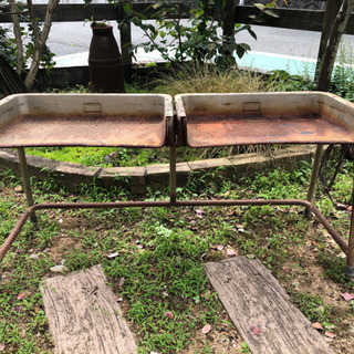 小学校のテーブルの足のみです。の画像