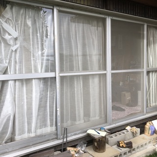 家の雨戸を取り付けてくださる方を探しています！
