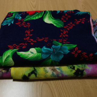 「お休み中」ハイビスカスのみ決定　パレオ1枚　残りタイダイの画像