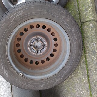 185/65/15タイヤ、鉄ホイールと純正キャップ　４本の画像