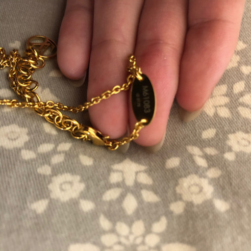 LOUIS VUITTON  エッセンシャルVネックレス