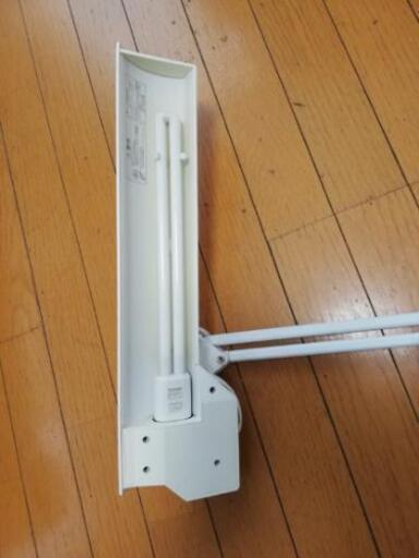 まつエク作業 ネイルテーブルにつけるライト