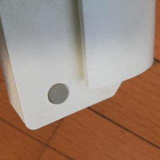 まつエク作業 ネイルテーブルにつけるライトの画像