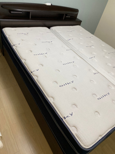 (お取引先決定)ニトリ　クイーンベッド&マットレス　デュアルポケットハイグレード　収納付き