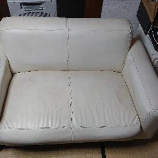 二人掛けのソファー 合皮 白色 の画像