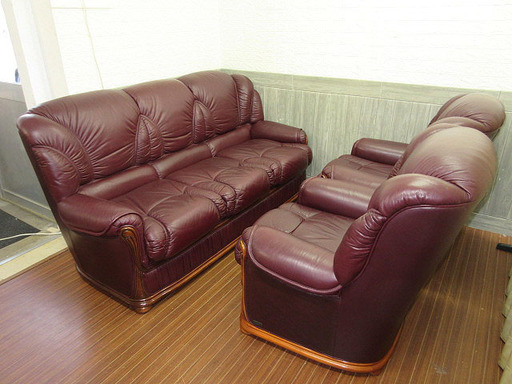 stp-0362　PEDRO ORTIZ(ペドロ・オルティス)　応接ソファー3点セット　3人掛けソファー+1人掛けソファー×2　赤茶系　スペイン製　5人用　4人用　応接セット　2人掛けソファー　3人掛けソファー　1人掛けソファー　3シーター　1シーター　応接椅子　レッドブラウン系　社長室　役員室　オフィス　ロビー　ラウンジ　待合室