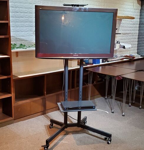 【会議室などにピッタリ！お買い得】モニタースタンド付き42型テレビ（パナソニックビエラ）＋ブルーレイプレイヤー　組み立て済みセット　直ぐに使えます！　　（地上・ＢＳ・１１０度ＣＳデジタルハイビジョンプラズマテレビ TH-P42V2）