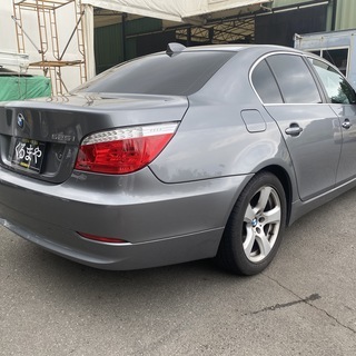 低走行で車内もキレイ☆BMW 5シリーズの画像