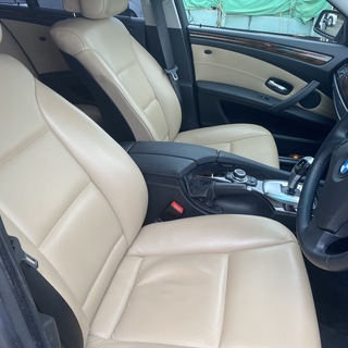 低走行で車内もキレイ☆BMW 5シリーズの画像