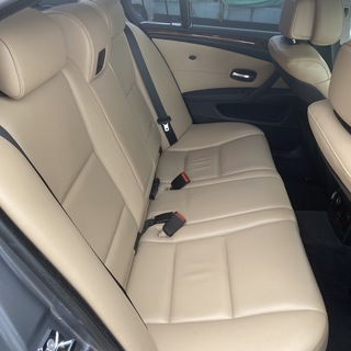 低走行で車内もキレイ☆BMW 5シリーズの画像