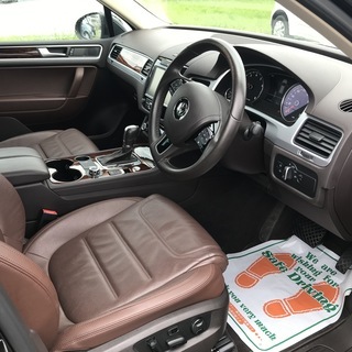 フォルクスワーゲン トゥアレグ V6ブルーモーションテクノロジー4WD レザーシート 360°カメラ クルコン ETCの画像