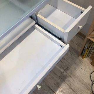 ガラス天板デスクの画像