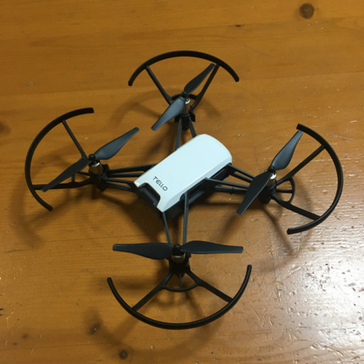 Tello テロー 小型ドローン スマホ連携　DJI