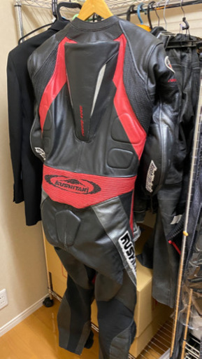 クシタニ レザースーツ