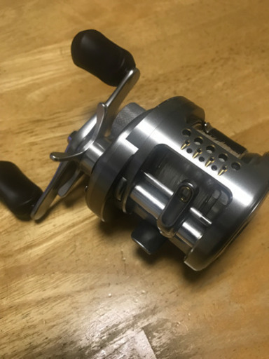 値下げしました！SHIMANO、03カルカッタコンクエスト200DC