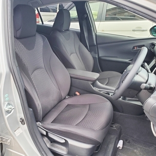 50　プリウス　S　LEDフォグ・地デジ・ETC・ハイブリッド　予備検査付き！！の画像