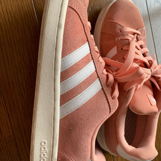 adidas スニーカー