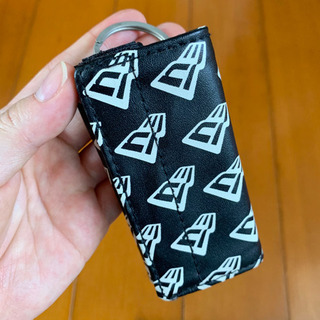 NEW ERA ニューエラ キーケース ベアブリック ブラック 黒の画像