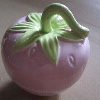 【最終処分】　訳あり　ふた付き　いちご型　容器　食器　調味料入れ　小物入れの画像