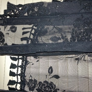 黒いショールの画像