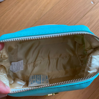 かわいいプレートポーチ　水色　新品の画像