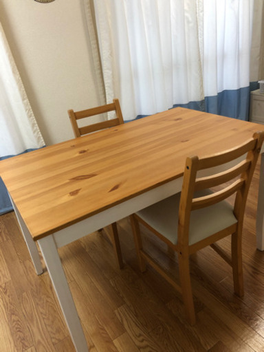 ダイニングテーブル1台＋椅子2脚