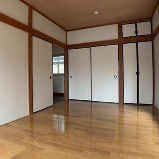 予約受付★秦野市戸川戸建て★屋根裏収納が充実、外水道あり - 不動産