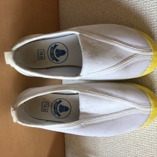 体育館シューズ