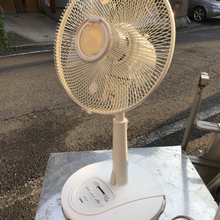 中古　Iwatani 扇風機 2007 白