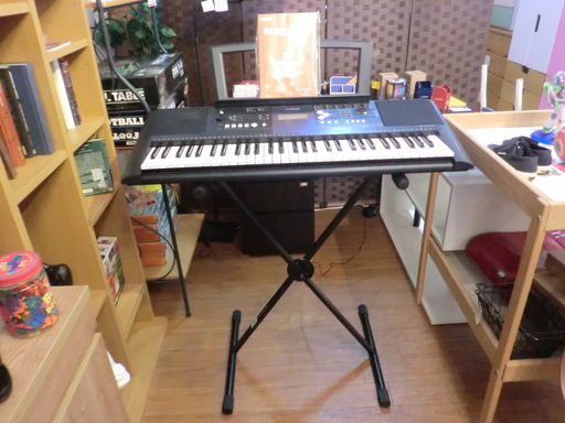 受け渡し予定者決定【中古美品】自社配送＆設置可能　YAMAHA/ヤマハ　ポータブルキーボード 電子ピアノ　PSR-E333　2012年製　スタンド・譜面台付き