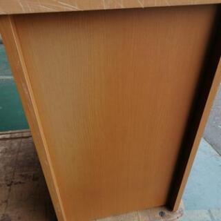 袖机　鍵付き　収納　棚　デスクの画像