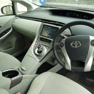 【自社ローン】トヨタ　プリウス30後期 S 一番人気のホワイトの画像