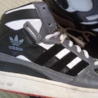 2激安❢美品❢adidasスニーカー26.0落ち着いた綺麗なグレー色❢の画像