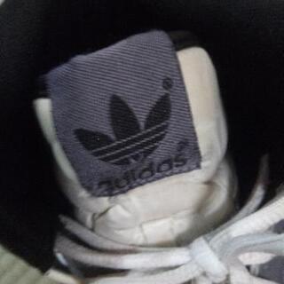 2激安❢美品❢adidasスニーカー26.0落ち着いた綺麗なグレー色❢の画像