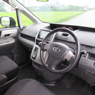 トヨタ　ヴォクシーの画像