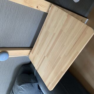 壁に設置できる折りたたみデスク
