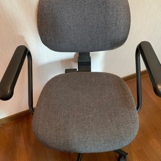 肘有オフィスチェアの画像