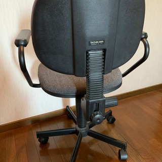 肘有オフィスチェアの画像