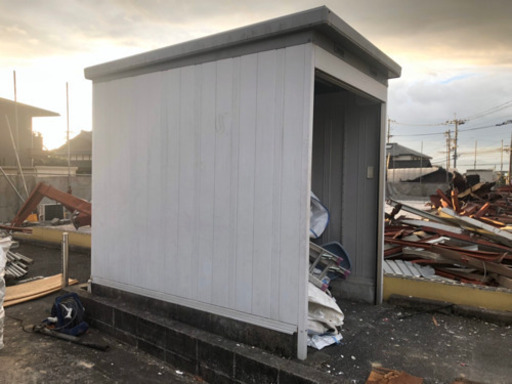 イナバ物置　シャッターガレージ