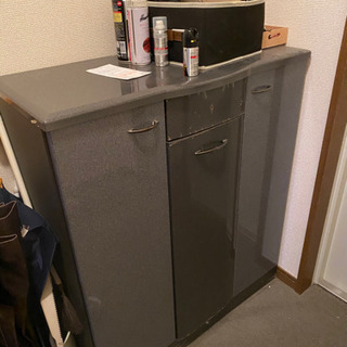 下駄箱差し上げます。